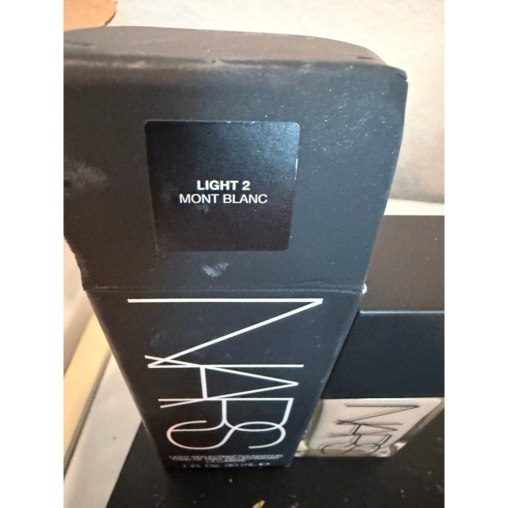 NARS Light Reflecting Foundation Light 2 Mont Blanc 1oz Natural Finish Liquid - Picture 3 of 4